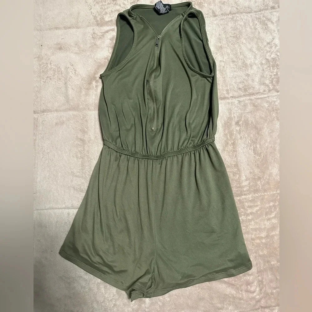 Justify Shorts Romper Size Small Olive Green